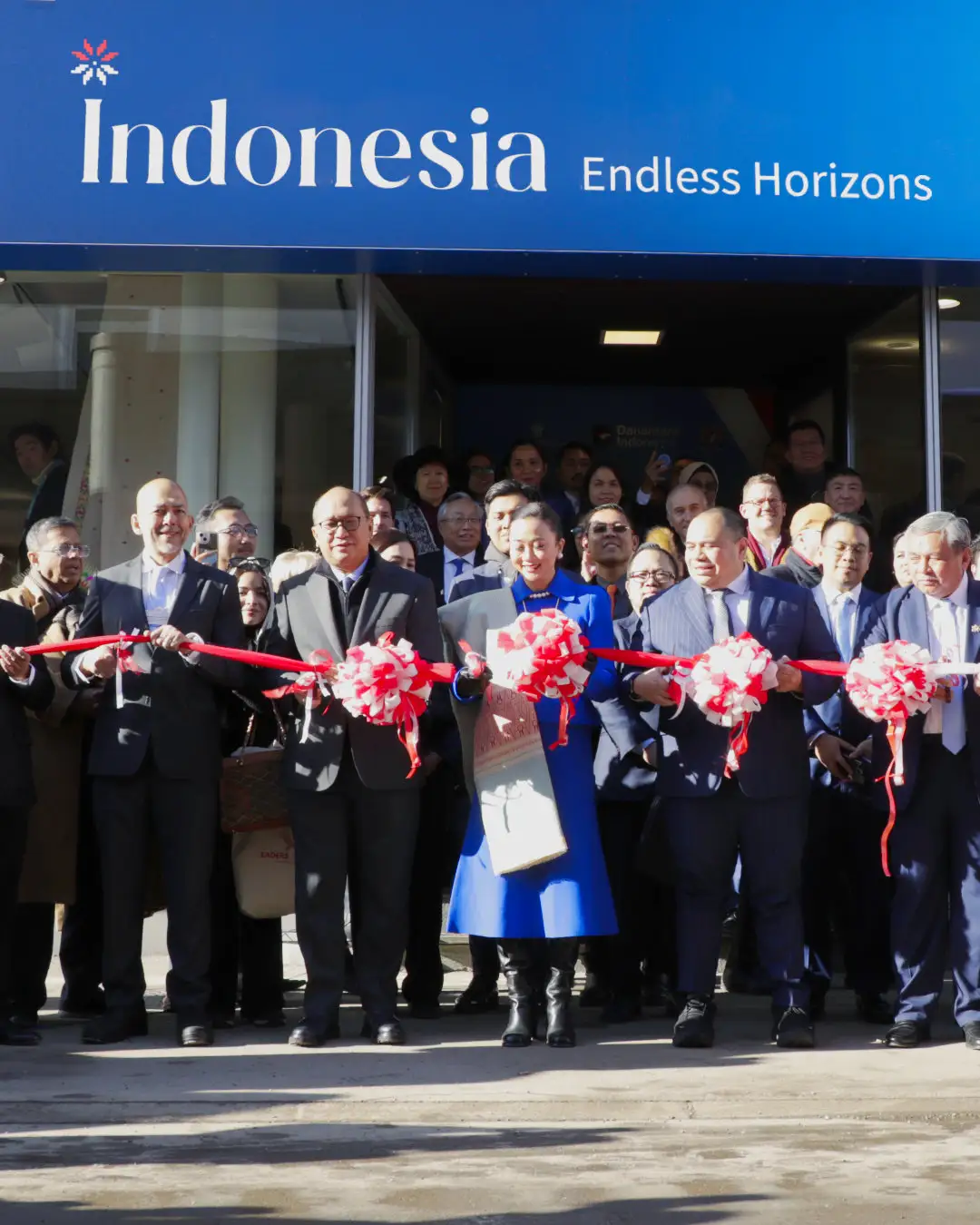 Menteri Investasi dan Hilirisasi/Kepala BKPM Rosan P. Roeslani meresmikan pembukaan Indonesia Pavilion